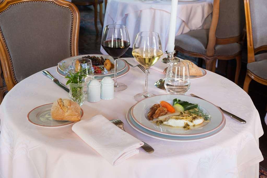 Chateau Du Landel, The Originals Relais Bezancourt Restoran gambar
